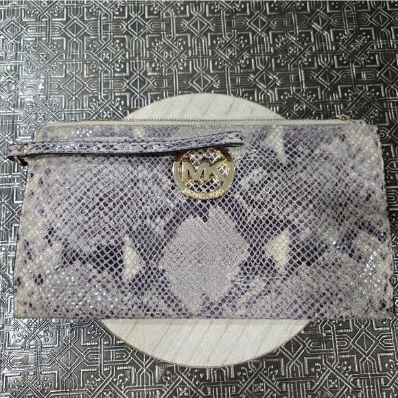 🐢 Michael Kors Snakeskin Clutch. - Picture 1 of 13